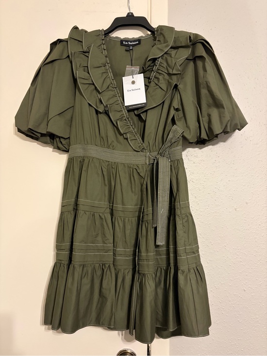 en saison green dress En Saison Sariyah Dress – Kat Noelle Boutique main image 1